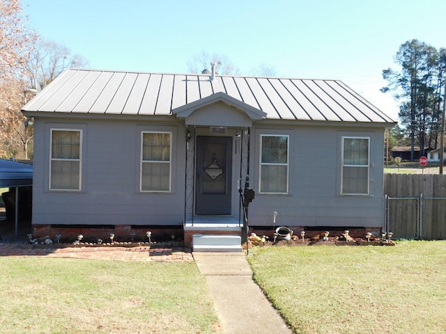 view of front facade with a front yard