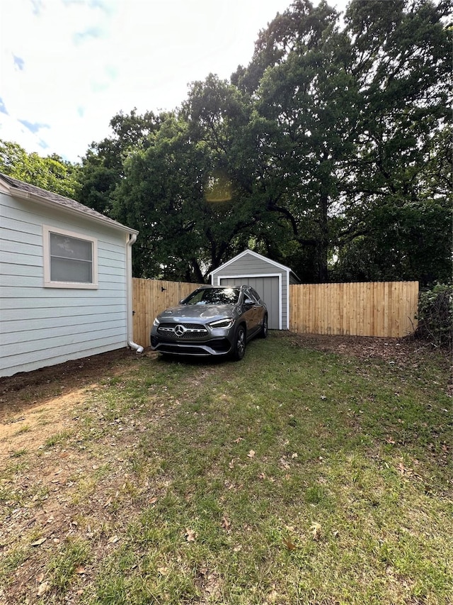 view of yard featuring a storage unit