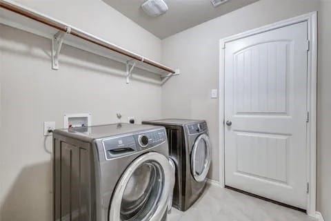 laundry area featuring washer and clothes dryer