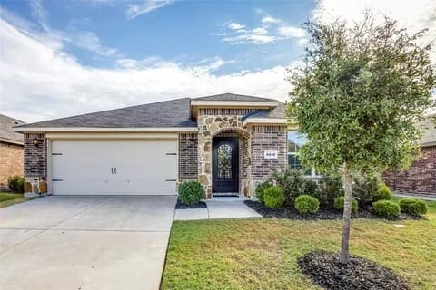 view of front of property featuring a garage and a front lawn