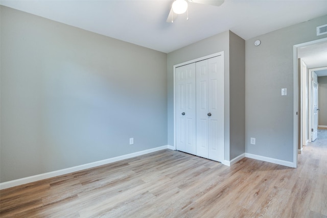 unfurnished bedroom featuring light wood-type flooring, a closet, and ceiling fan