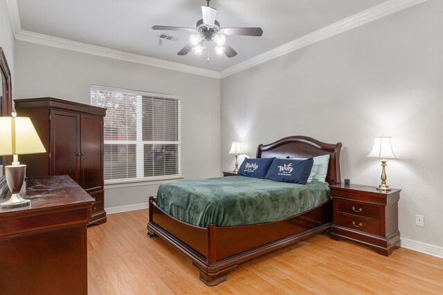 bedroom featuring ceiling fan, crown molding, and light hardwood / wood-style flooring