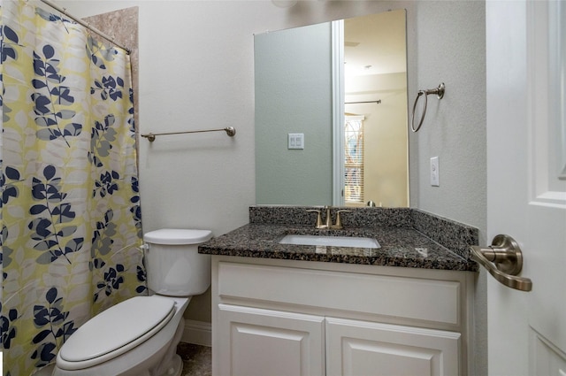 bathroom with a shower with curtain, vanity, and toilet