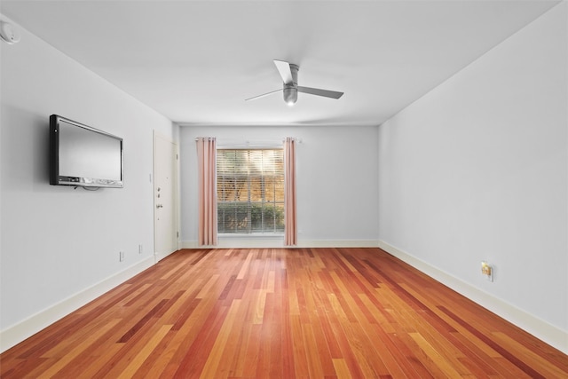 empty room featuring light hardwood / wood-style floors and ceiling fan