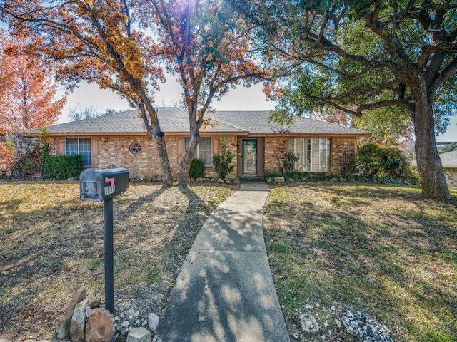 single story home with a front yard