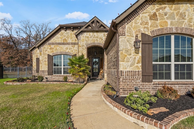 view of front of property with a front yard