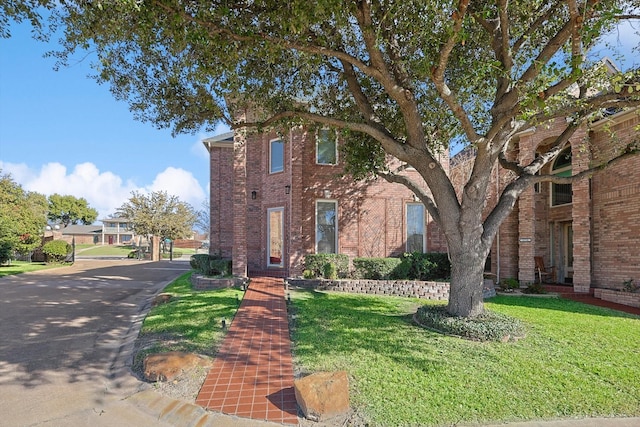 view of front of property with a front yard