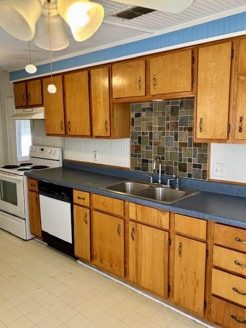 kitchen featuring tasteful backsplash, white appliances, ceiling fan, and sink