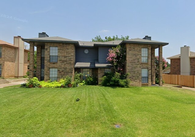 back of house featuring a lawn