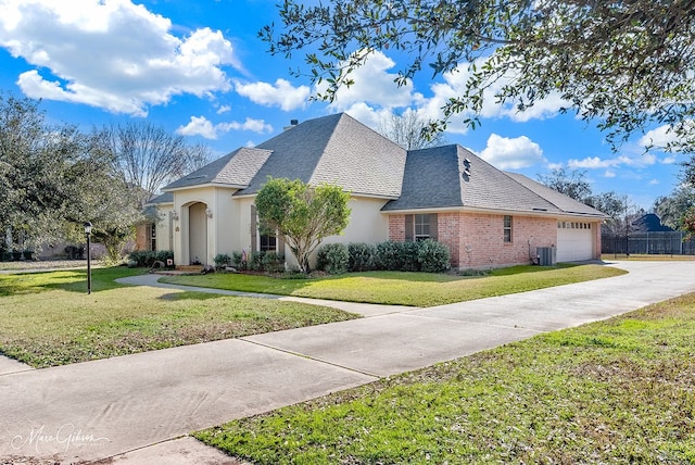 view of front facade featuring a garage, central AC unit, and a front lawn