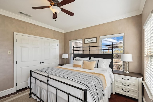 bedroom featuring ceiling fan, ornamental molding, and a closet