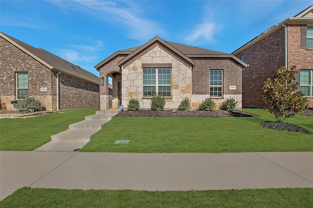 view of front facade with a front yard