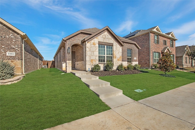 view of front of property featuring a front yard