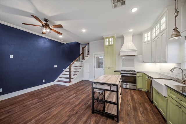 kitchen featuring custom exhaust hood, stainless steel appliances, sink, green cabinetry, and dark hardwood / wood-style floors