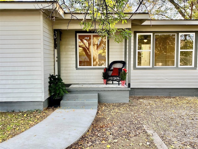 entrance to property featuring covered porch