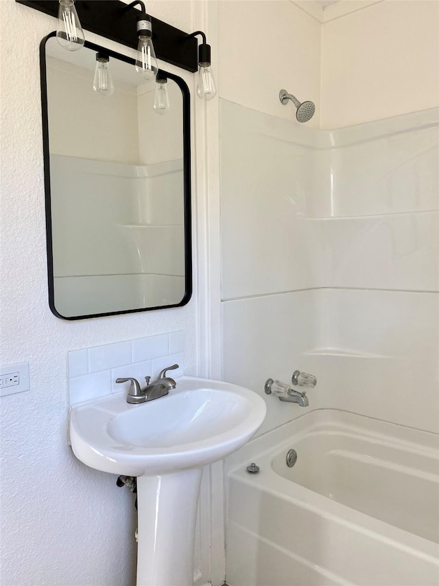 bathroom featuring shower / bathtub combination