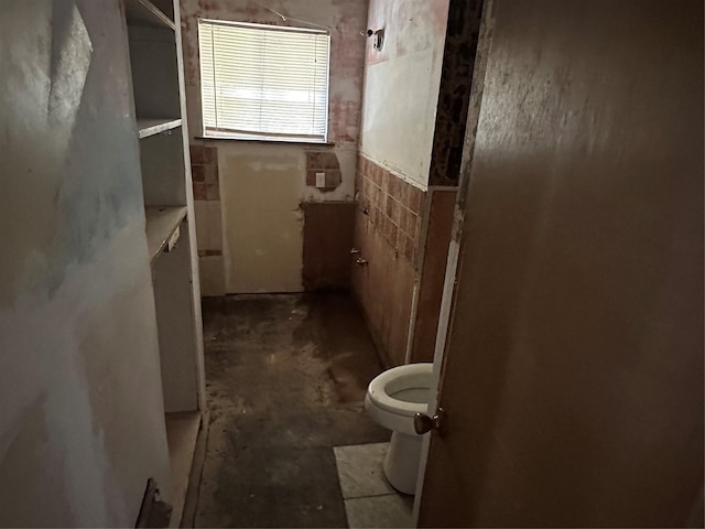 bathroom featuring toilet