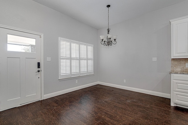 laundry room with dark wood-type flooring, cabinets, and independent washer and dryer