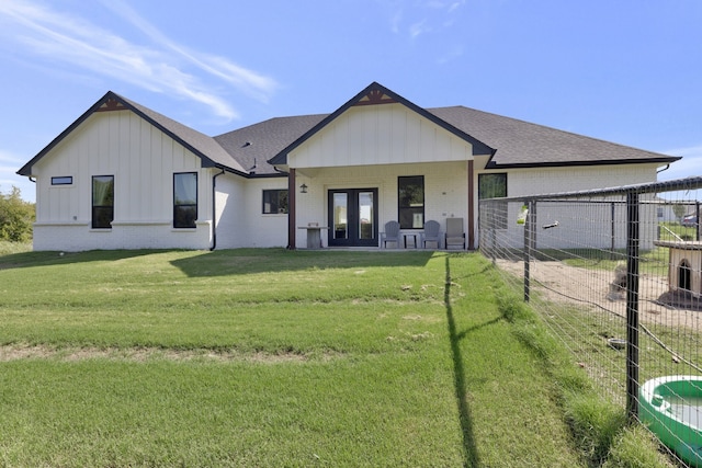 view of front of house featuring a front lawn