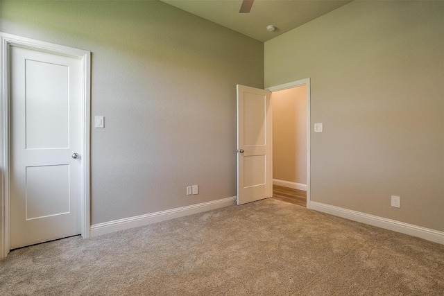 carpeted empty room featuring ceiling fan