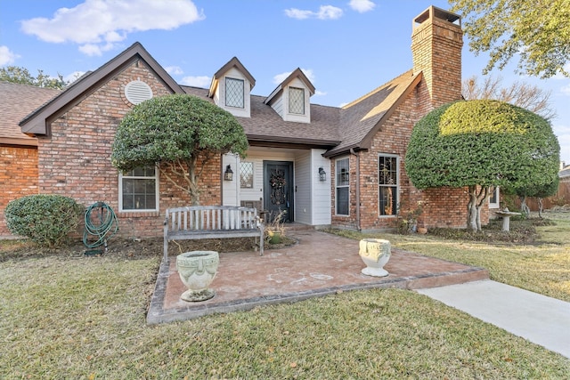 view of front of home with covered porch and a front lawn