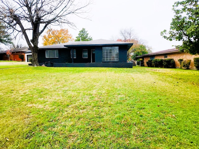 ranch-style home featuring a front yard