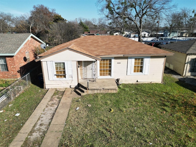 view of front of home featuring a front lawn and a patio