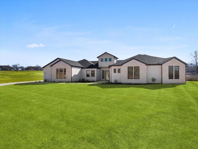 view of front of house featuring a front yard