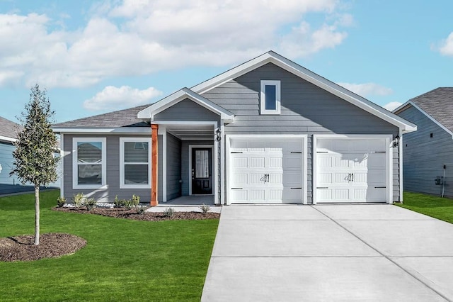 view of front of home featuring a front lawn and a garage