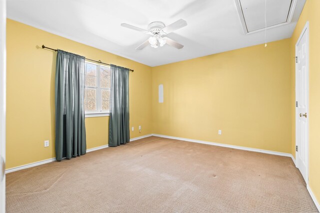 carpeted empty room featuring ceiling fan