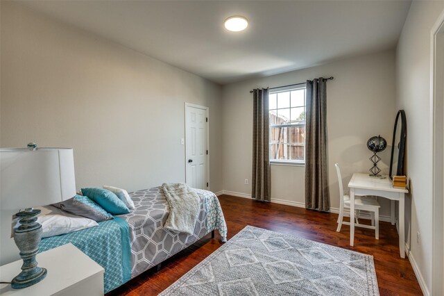 empty room with dark hardwood / wood-style floors, a raised ceiling, crown molding, and an inviting chandelier