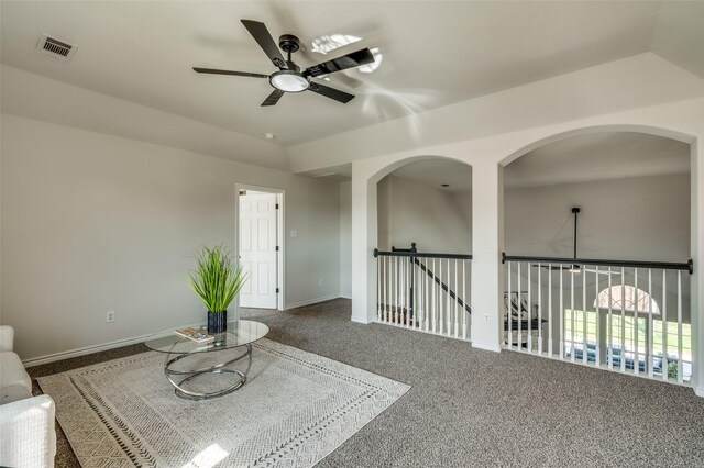 unfurnished room featuring carpet floors and ceiling fan