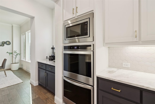 kitchen featuring light hardwood / wood-style floors, sink, white cabinetry, and a kitchen island with sink