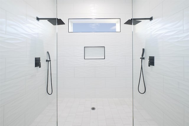 bathroom featuring tiled shower