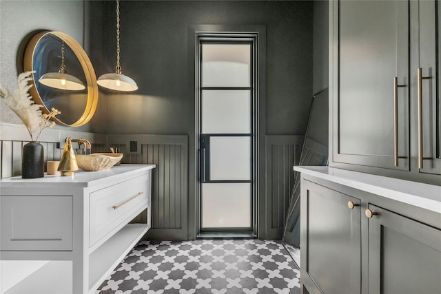 bathroom with vanity