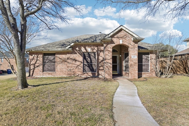 view of front of property with a front lawn