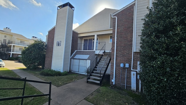 view of front of home with a front yard