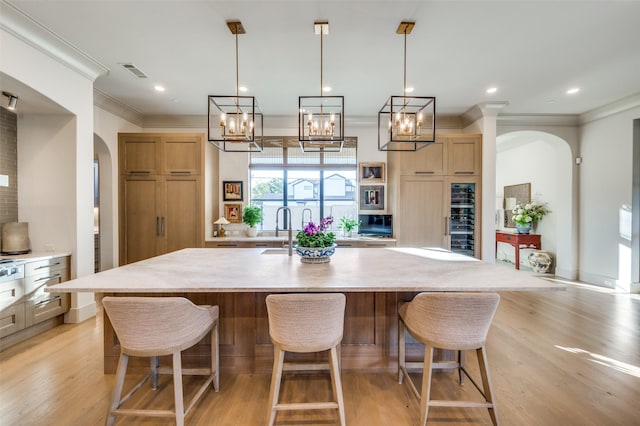 kitchen featuring decorative light fixtures, a spacious island, and light hardwood / wood-style floors