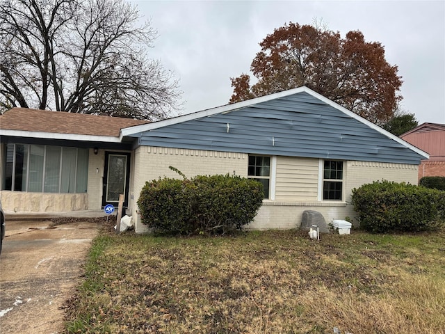 exterior space with a yard