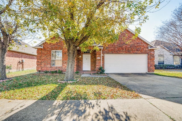 view of front property featuring a garage and a front yard