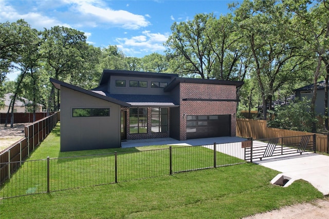 view of front facade featuring a garage and a front yard