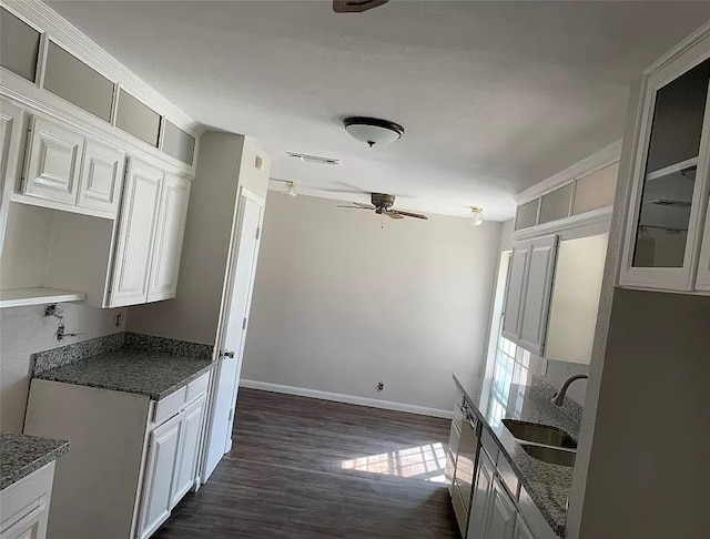 kitchen featuring ceiling fan, dark wood-type flooring, sink, dishwasher, and white cabinetry