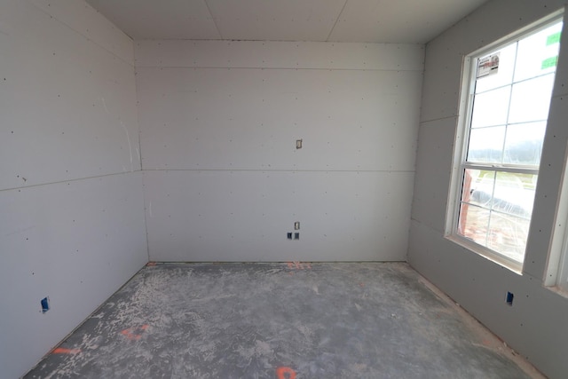 spare room featuring concrete floors