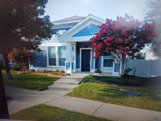 bungalow-style house featuring a front yard