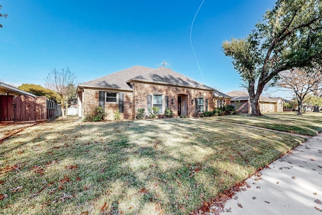 ranch-style home featuring a front lawn