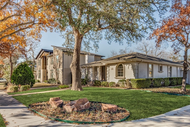 view of front of house featuring a front yard