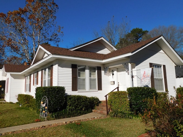 view of front of house featuring a front yard