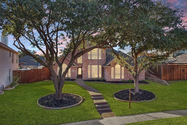 view of front of house featuring a lawn