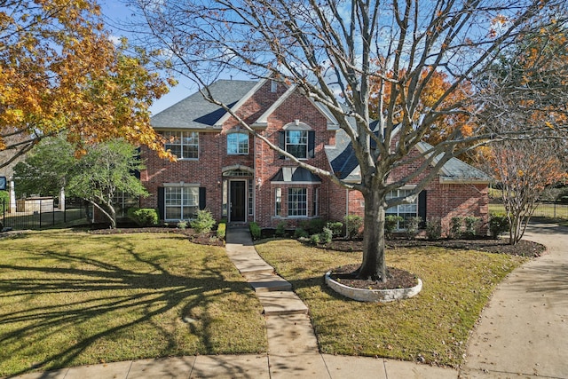 view of front facade featuring a front lawn