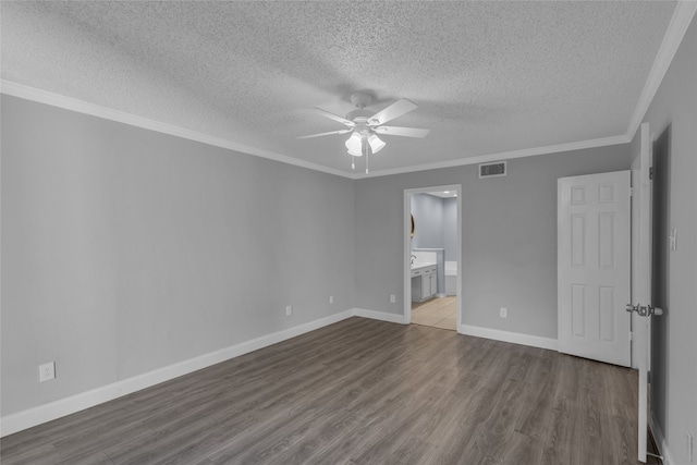 spare room featuring ceiling fan, light hardwood / wood-style flooring, a textured ceiling, and ornamental molding